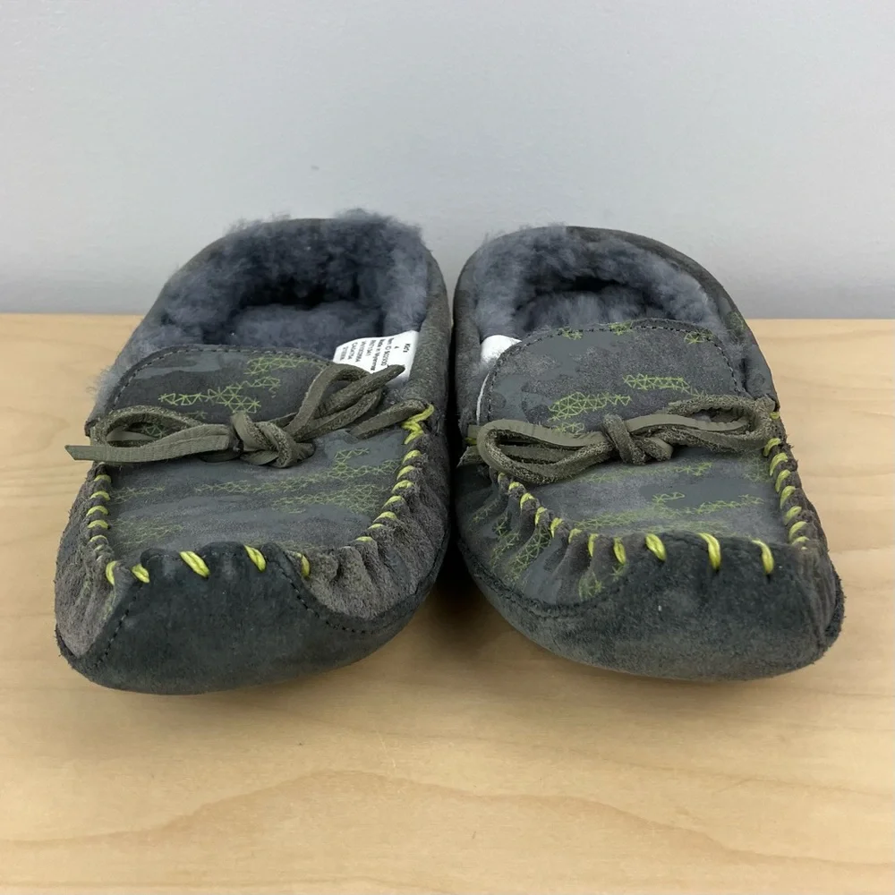 L.L. Bean Kids Size 4.0 Wicked Good Slipper Moccasins Gray Camouflage Lined